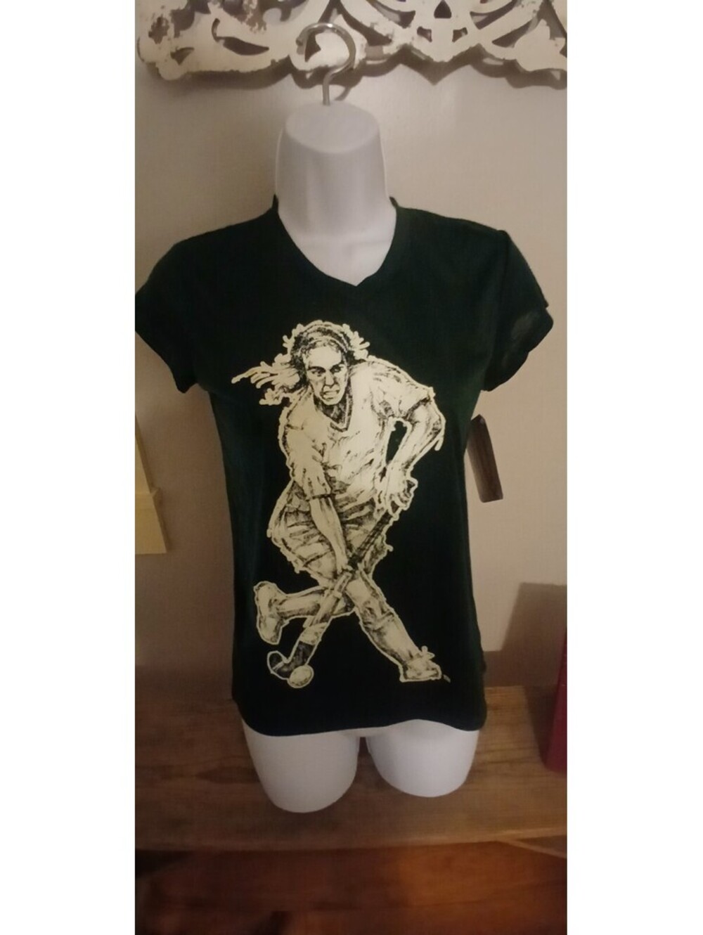 Women's Power-Tek Green T-shirt  Woman field hockey Player Graphic Sz XS . NWT